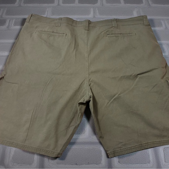 Wrangler Men's Olive Green Cargo Shorts - Picture 2 of 8